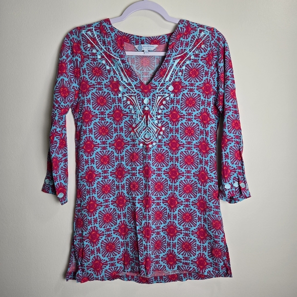 escapada Tops - ESCAPADA LIVING Geometric Embroidered Vibrant V neck 3/4 Sleeve Top XS